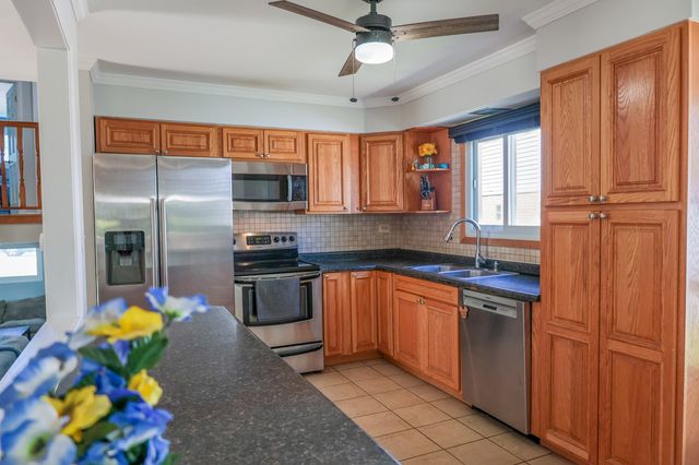 240 Brentwood Drive, Des Plaines, IL 60016