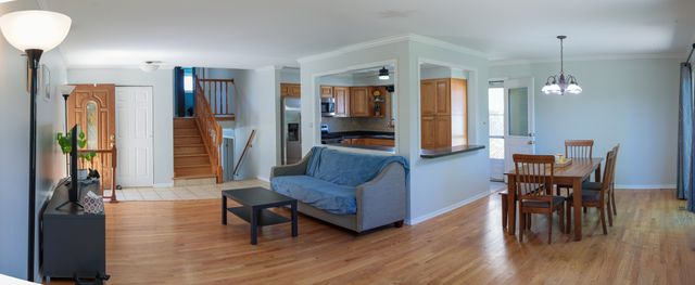240 Brentwood Drive, Des Plaines, IL 60016