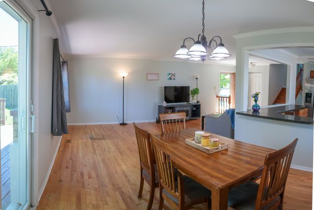 240 Brentwood Drive, Des Plaines, IL 60016