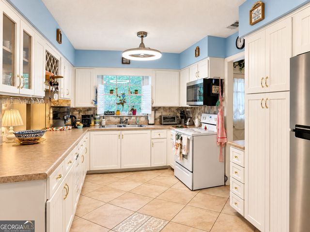 18 E Stillwood Circle, Savannah, GA 31419