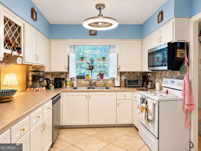 18 E Stillwood Circle, Savannah, GA 31419