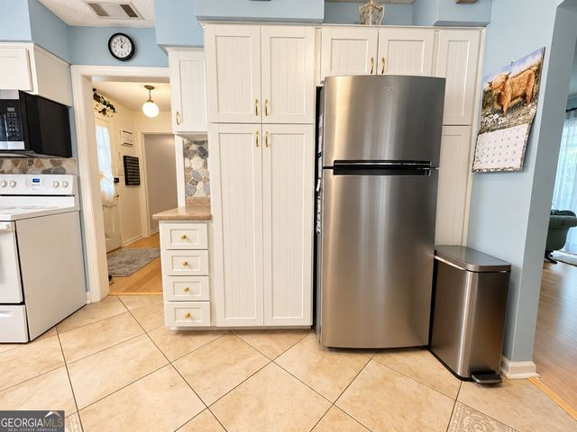 18 E Stillwood Circle, Savannah, GA 31419