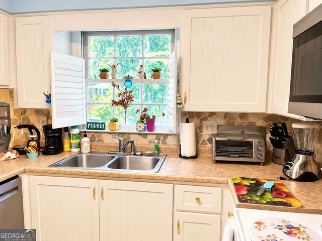 18 E Stillwood Circle, Savannah, GA 31419
