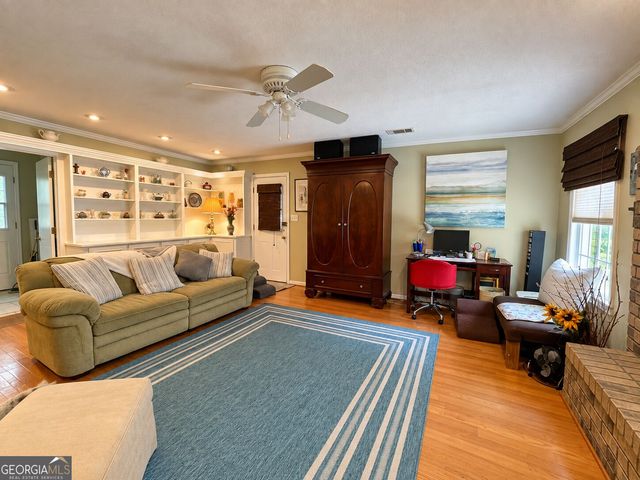 18 E Stillwood Circle, Savannah, GA 31419