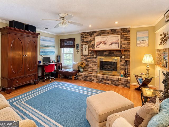 18 E Stillwood Circle, Savannah, GA 31419
