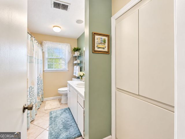 18 E Stillwood Circle, Savannah, GA 31419