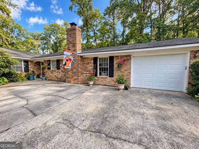 18 E Stillwood Circle, Savannah, GA 31419