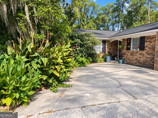 18 E Stillwood Circle, Savannah, GA 31419