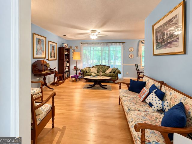18 E Stillwood Circle, Savannah, GA 31419