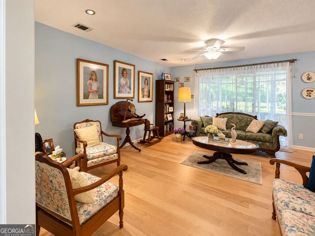 18 E Stillwood Circle, Savannah, GA 31419