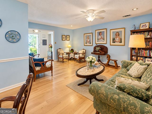 18 E Stillwood Circle, Savannah, GA 31419