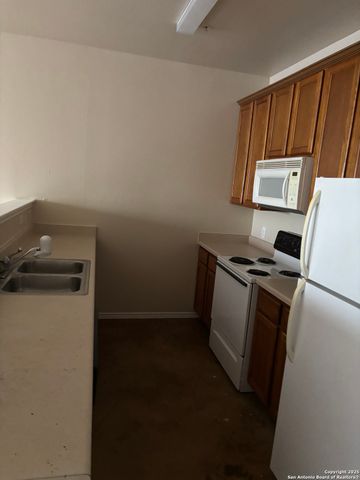 10614 Mathom Lndg Apt 3, Universal City, TX 78148