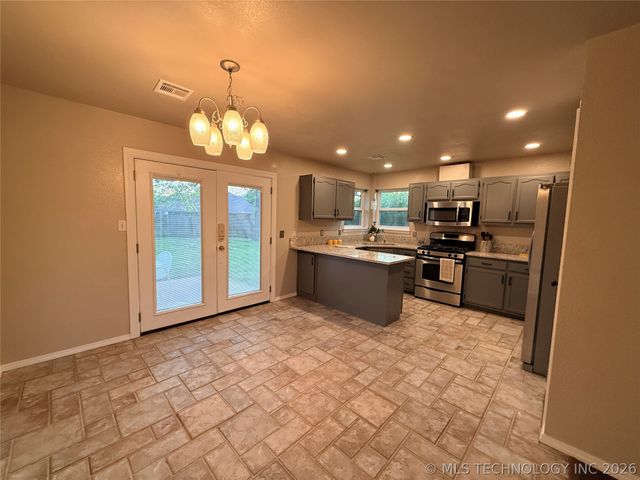 13010 E 77th Court North, Owasso, OK 74055