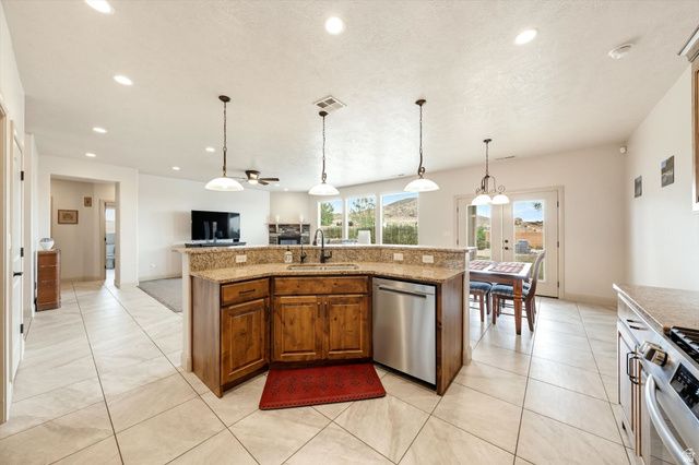 2707 W 220 N, Hurricane, UT 84737