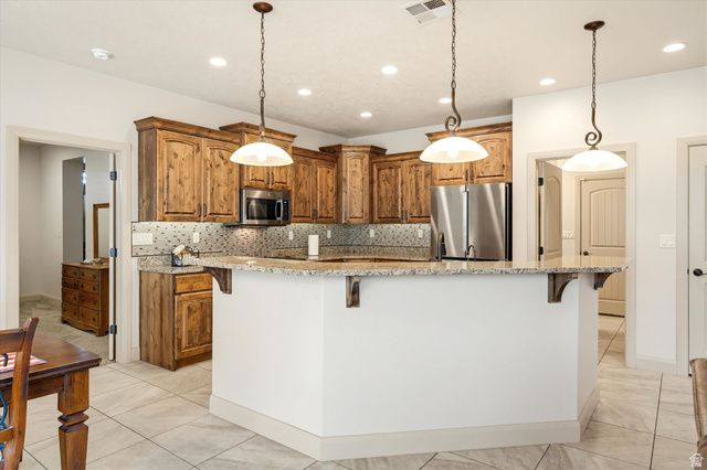 2707 W 220 N, Hurricane, UT 84737