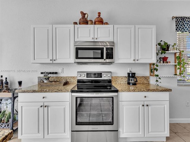 2117 NE 40th Rd, Homestead, FL 33033