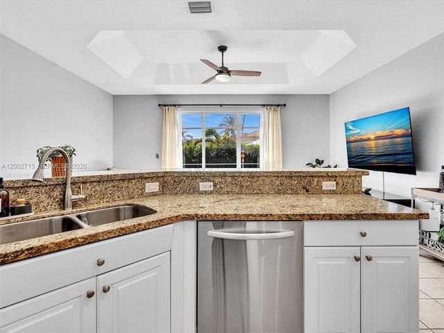2117 NE 40th Rd, Homestead, FL 33033