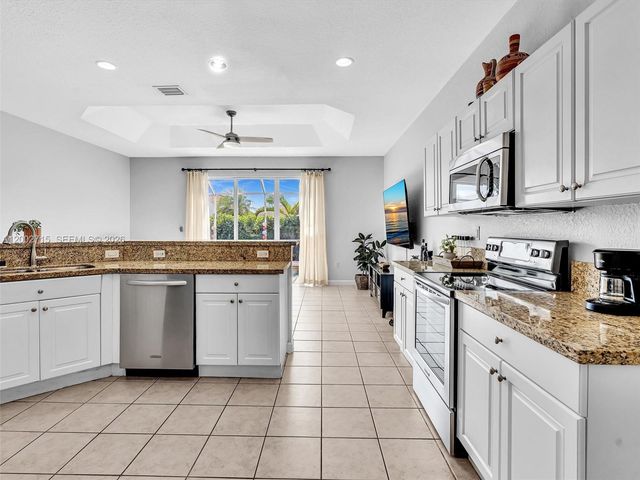 2117 NE 40th Rd, Homestead, FL 33033