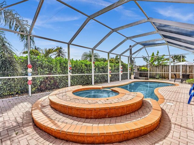2117 NE 40th Rd, Homestead, FL 33033