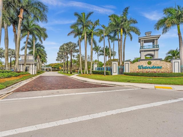 2117 NE 40th Rd, Homestead, FL 33033