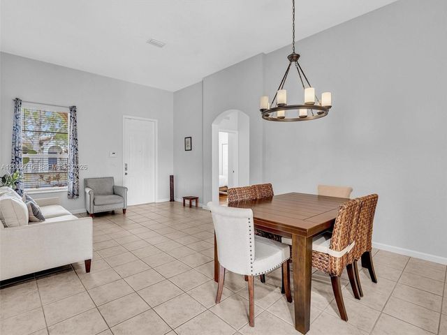 2117 NE 40th Rd, Homestead, FL 33033