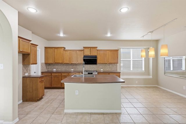 1833 Forsythe Drive, Savannah, TX 76227