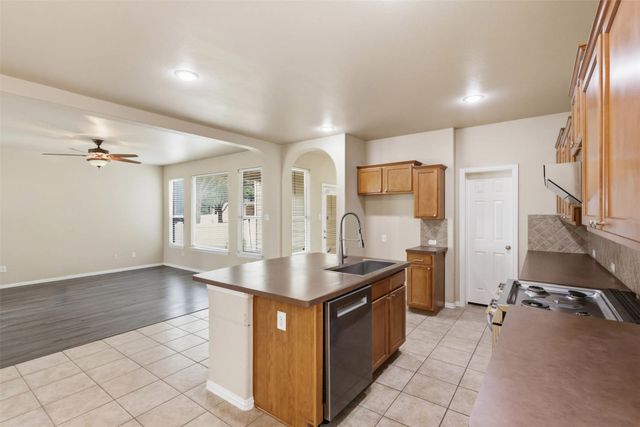 1833 Forsythe Drive, Savannah, TX 76227