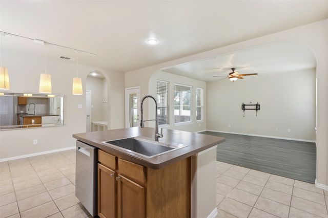1833 Forsythe Drive, Savannah, TX 76227