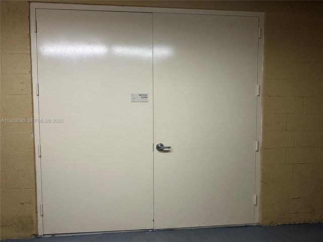 1607 Ponce De Leon Blvd 12E, Coral Gables, FL 33134