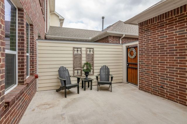 8761 Bridge Street, North Richland Hills, TX 76180