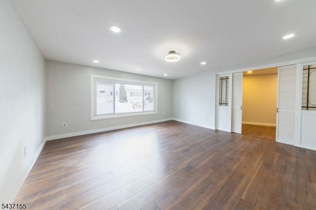 34 Kearney St, Lyndhurst Twp., NJ 07071