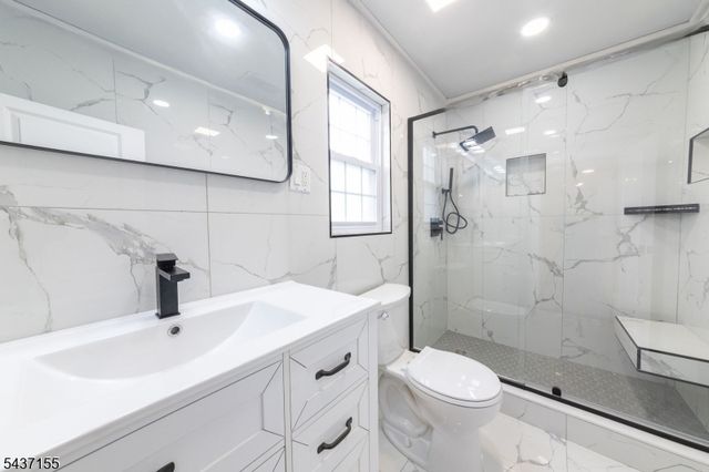 34 Kearney St, Lyndhurst Twp., NJ 07071