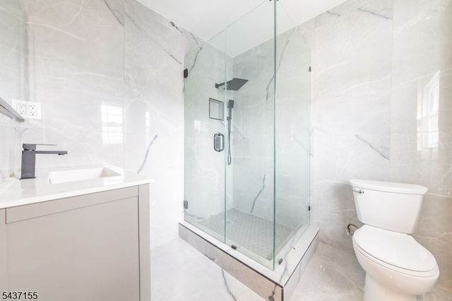 34 Kearney St, Lyndhurst Twp., NJ 07071