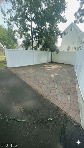 34 Kearney St, Lyndhurst Twp., NJ 07071