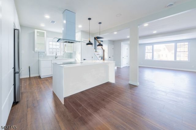 34 Kearney St, Lyndhurst Twp., NJ 07071