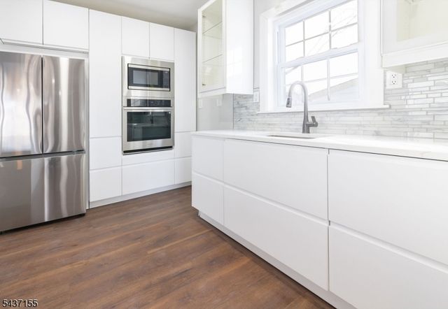 34 Kearney St, Lyndhurst Twp., NJ 07071