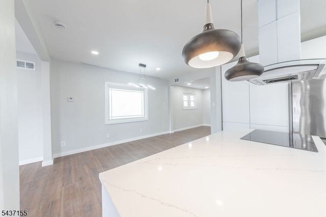 34 Kearney St, Lyndhurst Twp., NJ 07071