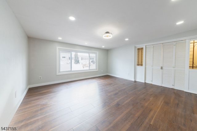 34 Kearney St, Lyndhurst Twp., NJ 07071