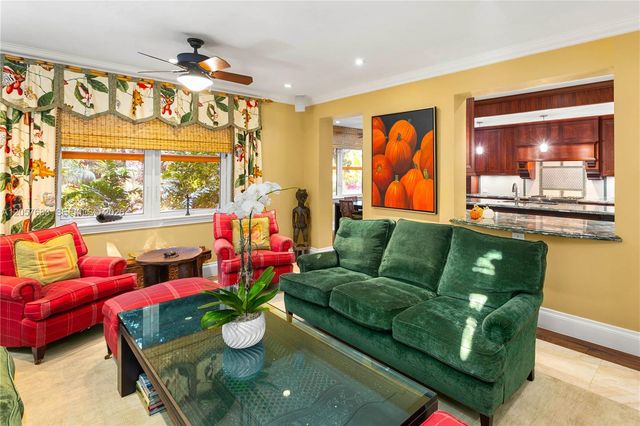 4867 SW 82nd St, Miami, FL 33143
