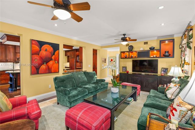 4867 SW 82nd St, Miami, FL 33143