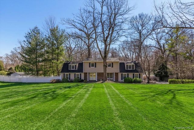 12 Bob O Link Lane, Northport, NY 11768