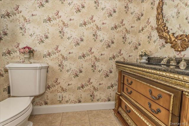 12 Bob O Link Lane, Northport, NY 11768