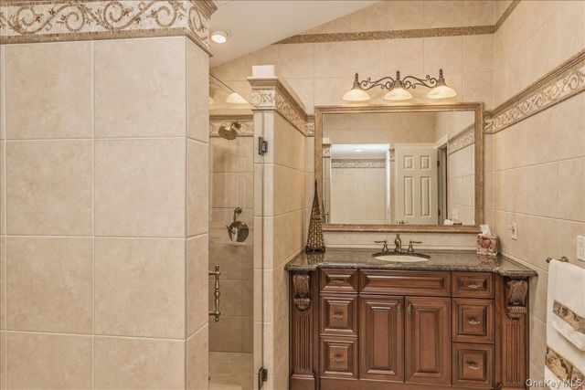 12 Bob O Link Lane, Northport, NY 11768