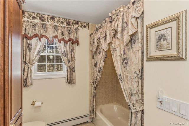 12 Bob O Link Lane, Northport, NY 11768