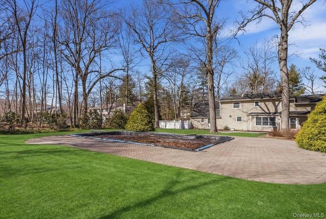 12 Bob O Link Lane, Northport, NY 11768