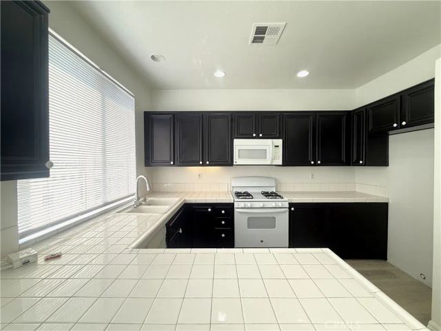 1816 Saint Louis Avenue, Signal Hill, CA 90755