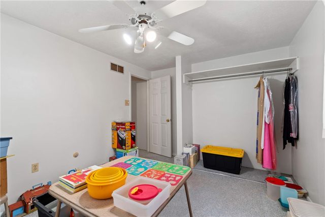 2545 Ashwood Ct, Economy, PA 15042