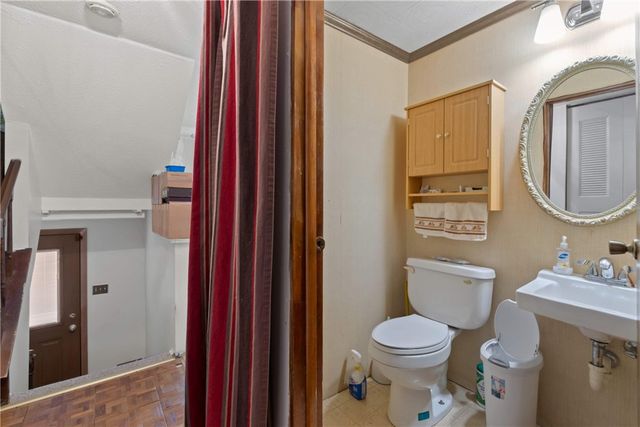 2545 Ashwood Ct, Economy, PA 15042