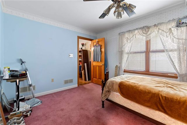 2545 Ashwood Ct, Economy, PA 15042