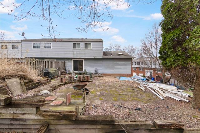 2545 Ashwood Ct, Economy, PA 15042